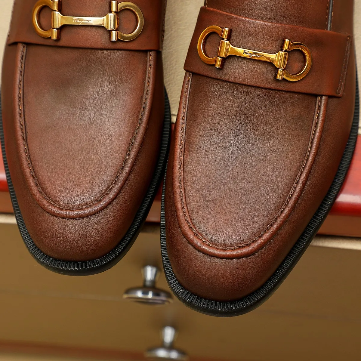 Men's shoes 💰440 Ferragamo [Ferragamo] top imported suit men's shoes 💯Original copy of the official website, product materials: selected imported embossed calfskin + luxury hardware buckle accessories ~ imported water-dyed cow 🐂 leather lining. Strong three-dimensional visual effect, original combination outsole, multiple colors available😘 Size: 39-44 (38.45.46. Customized)